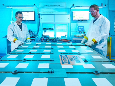 GM amplía el reciclaje de baterías en Detroit