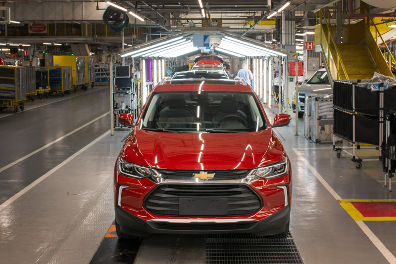 GM dobla la producción de Tracker y Onix en Brasil