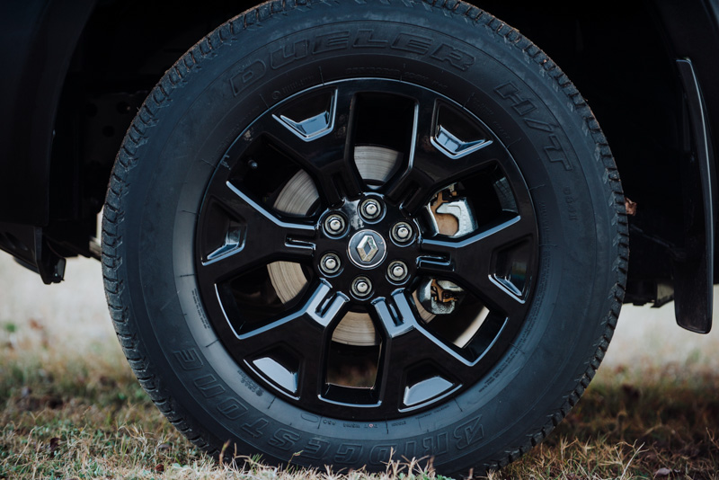 La Renault Alaskan Outsider