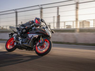 La CFMoto 450 SR S 2024 con ADN de competición