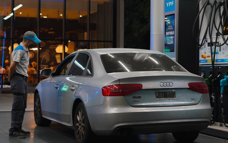 Conductores en Estaciones: ¿Bajar o Quedarse?