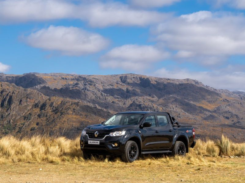 Renault Alaskan presenta su nueva versión Intens Noir 4WD