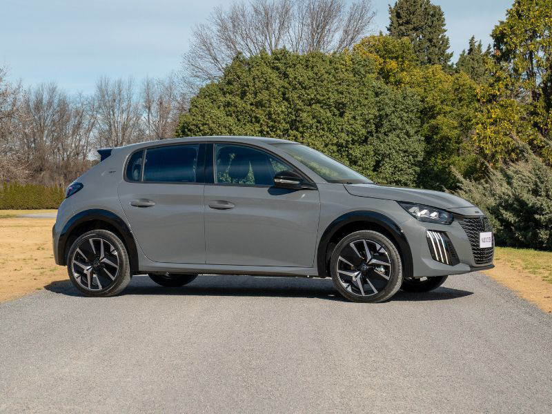 “Peugeot 208 lidera ventas de autos en 2024”