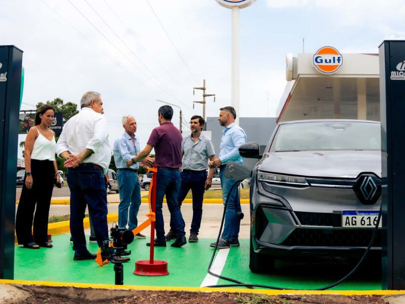 Gulf instala su primer cargador para autos eléctricos en Argentina