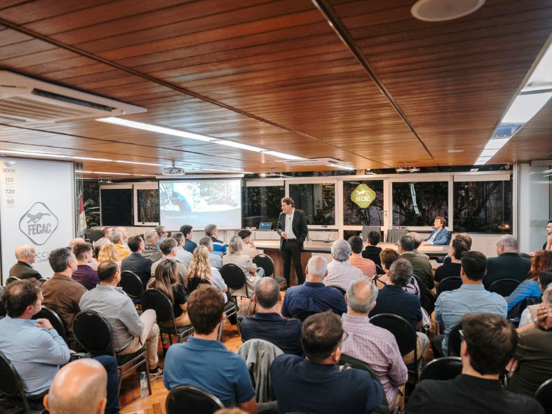 FECAC analizó escenarios para la economía de 2025