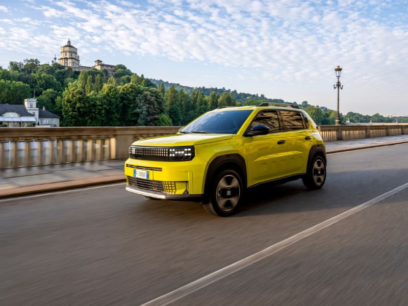 Stellantis crece en híbridos y vehículos comerciales