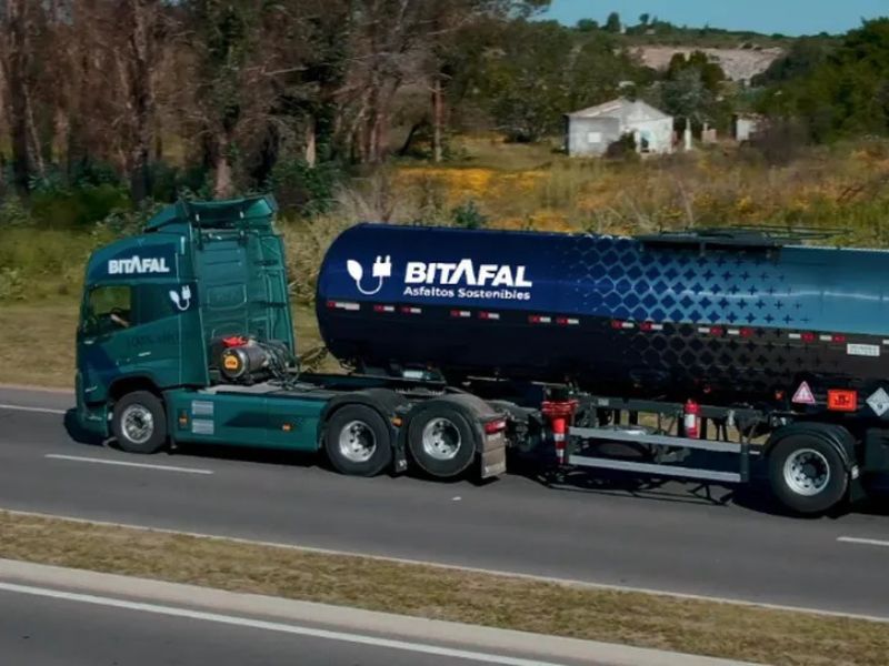Electrolinera solar autónoma en Ruta 8
