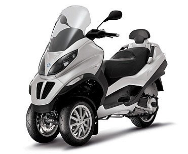 Motoplex incorpora modelos Piaggio y Aprilia