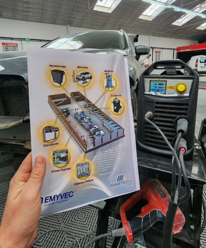 Capacitación EMYVEC con tecnología Martech en talleres