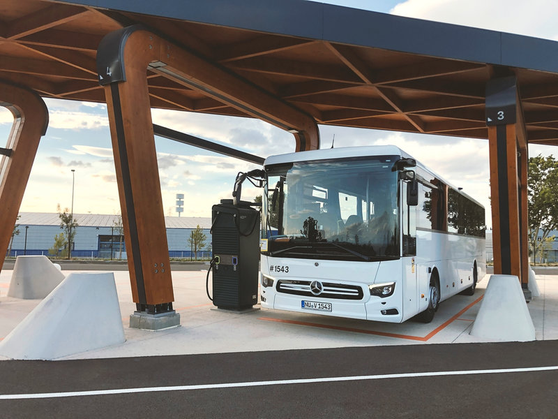 Daimler Buses instala estaciones de carga públicas