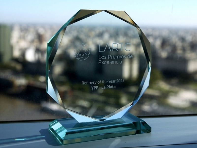 Refinería de La Plata recibe premio ''Refinería del Año''