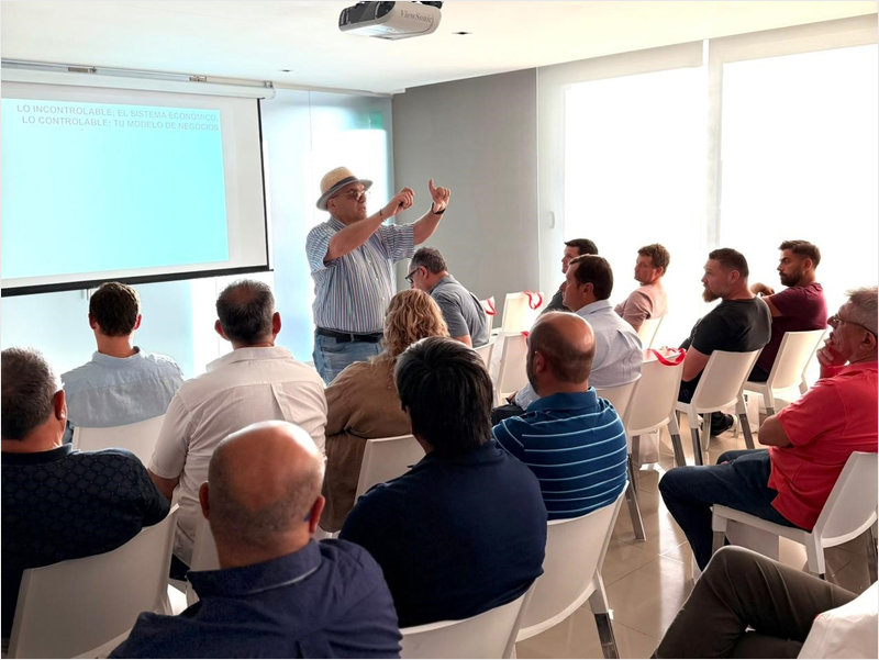 FECAC cerró el ciclo de charlas sobre economía