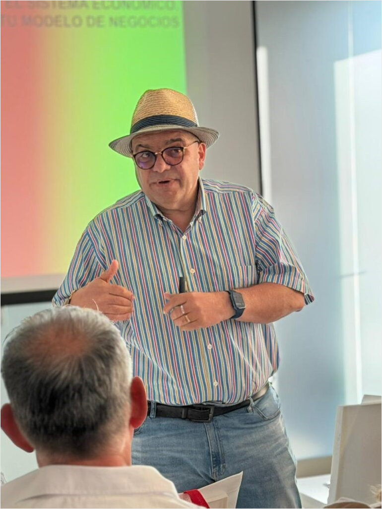 FECAC cerró el ciclo de charlas sobre economía