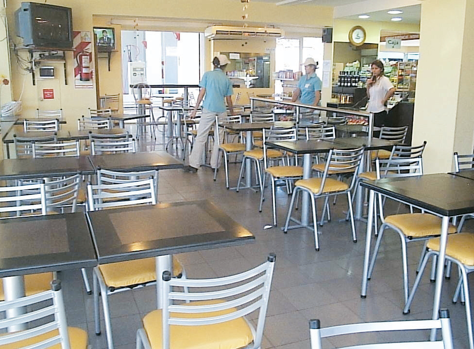 est-42-falta-de-higiene-en-la-tienda-de-una-estacion-de-servicio-02