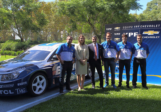 tap-156-se-presento-al-equipo-ypf-chevrolet-de-super-tc2000-01