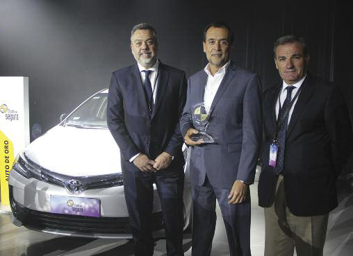 tap-190-toyota-corolla-el-auto-mas-seguro-del-ano-2017-01