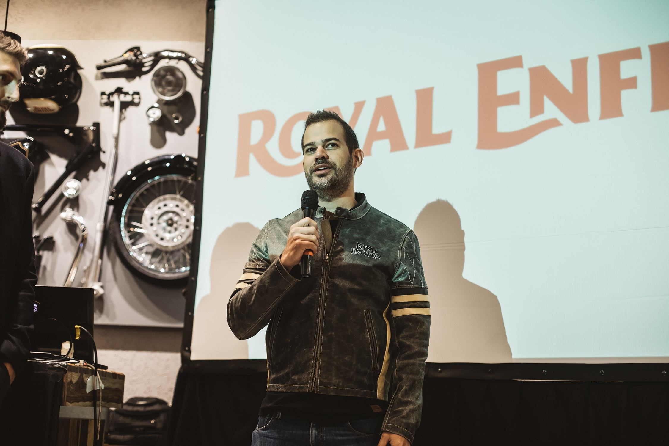 2019-07-15-royal-enfield-se-hace-mas-fuerte-y-abre-su-segundo-concesionario-en-el-pais-mauricio-salazar-regional-manager-de-royal-enfield-01