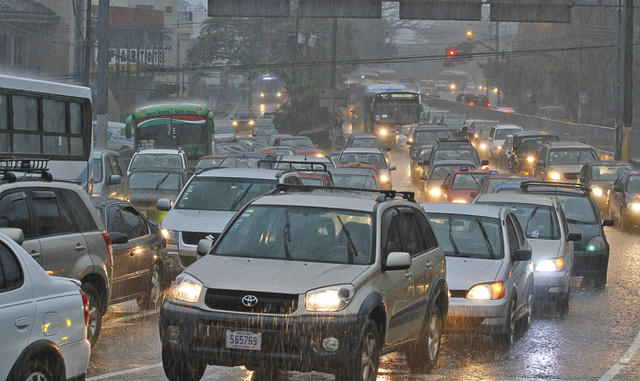 2018-08-17-costa-rica-caen-las-importaciones-de-automoviles-2-02