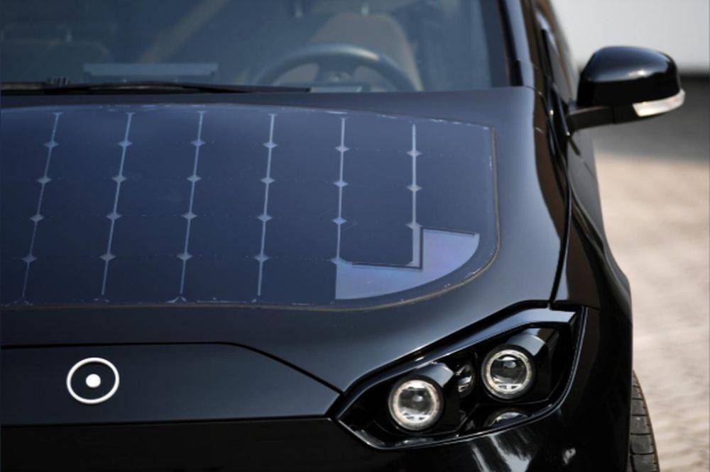 2018-08-24-un-automovil-que-se-carga-en-marcha-2-02