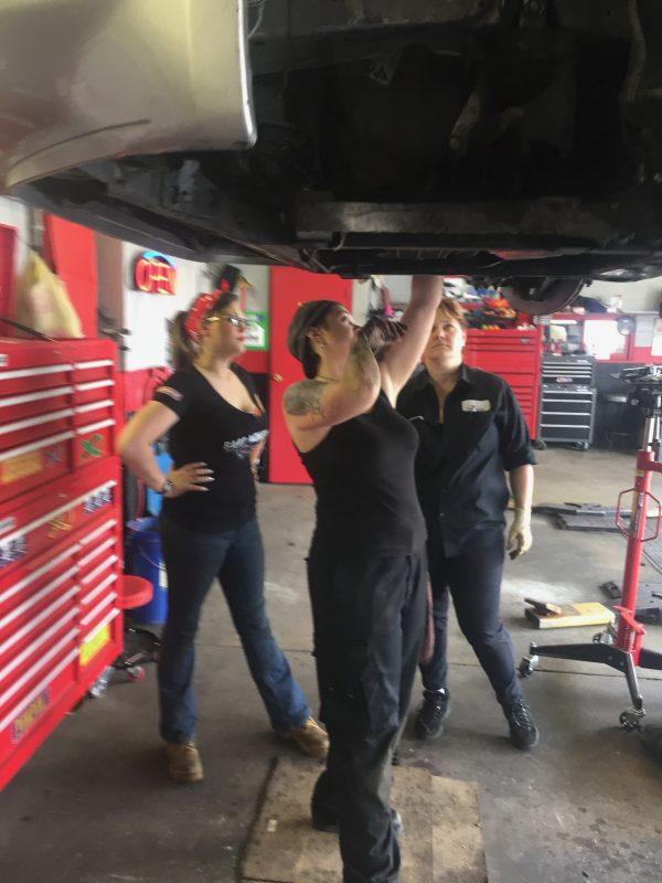 2018-09-07-un-taller-mecanico-atendido-por-mujeres-04