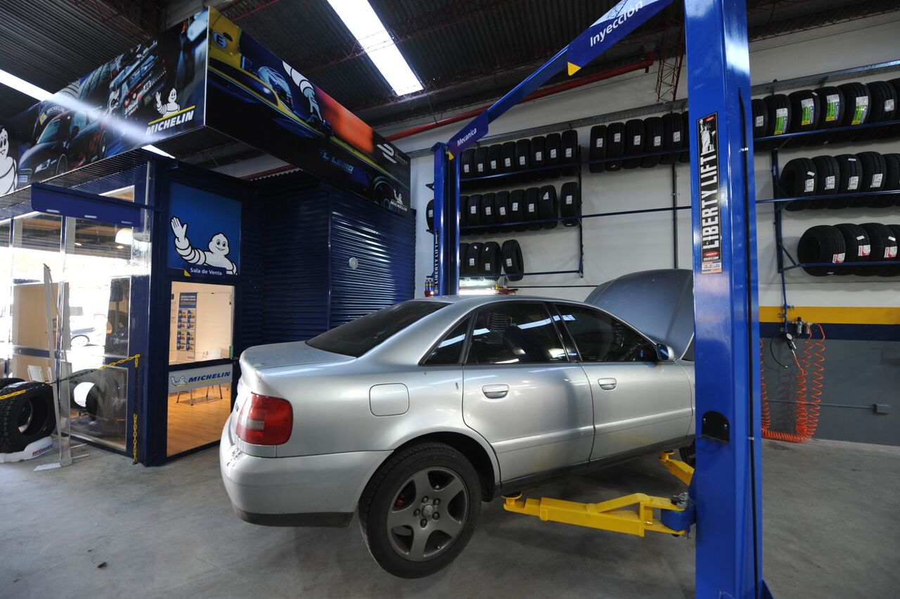 2018-07-27-michelin-abre-dos-nuevos-puntos-de-venta-junto-a-revendedores-6-06