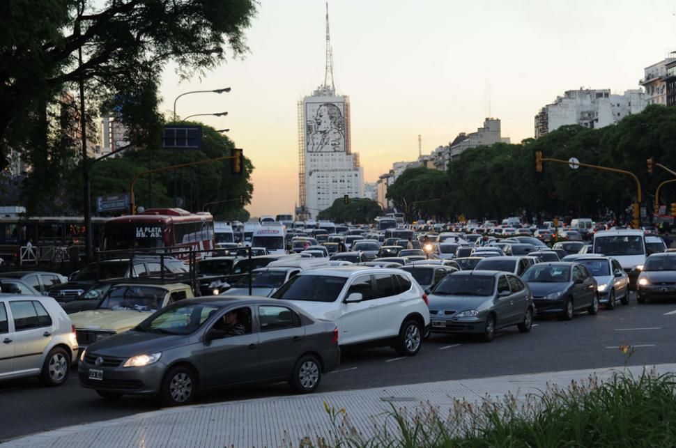 2018-06-08-hay-un-vehiculo-cada-31-habitantes-en-nuestro-pais-3-03